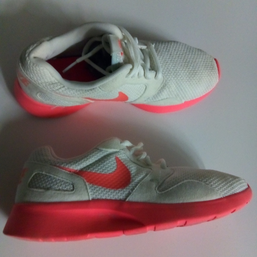 Nike tennis shoes